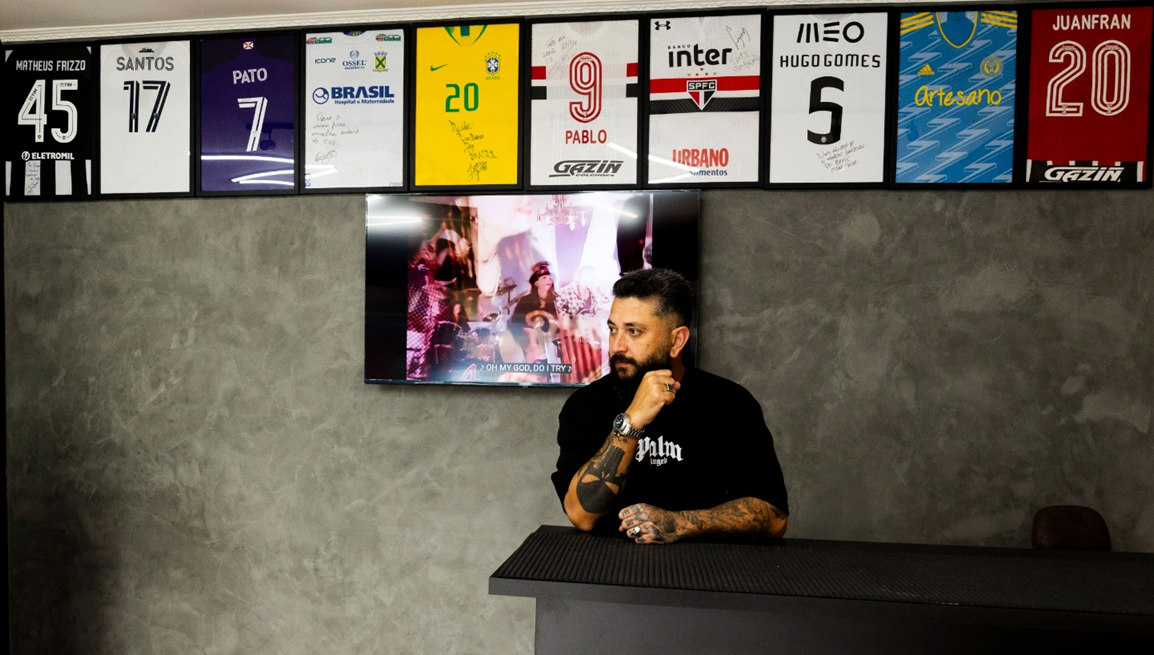 Corte masculino na Barbearia Raphael Malfara em Monte Aprazível